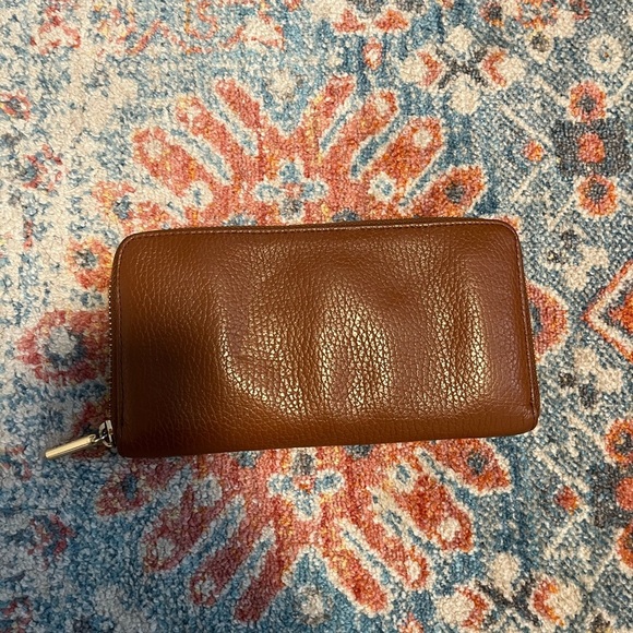 Cuyana pebbled leather wallet in caramel/chestnut - Picture 2 of 9